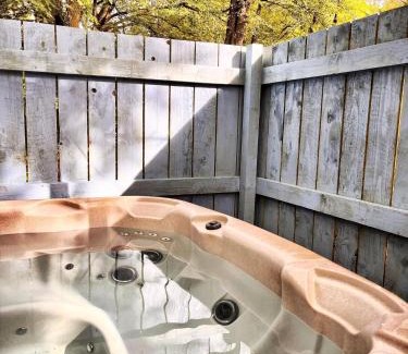 Llanybri Chalet De Esquí | Snowdrop 10-Hot Tub-Woodlandlodges-St Clears-Pembrokeshire