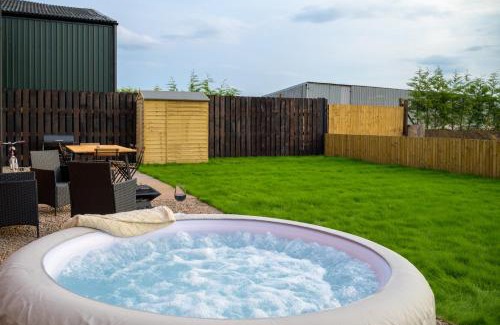 Wollerton Casa | SNOWDROP BARN - Located in Shropshire, great stay for friends & families with a hot tub