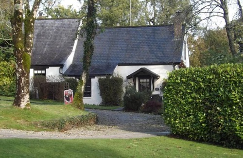 Boncath Cabaña | Snowdrop Cottage - cosy and quaint with fabulous shared leisure facilities
