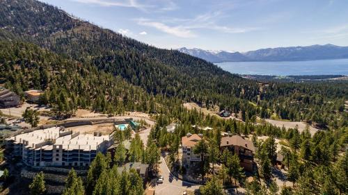 Tahoe Village Apartamento | Snowflake Chalet condo