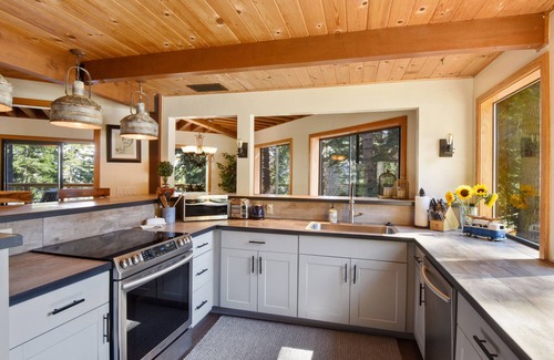 Talmont Casa | Encanto de la ciudad de Tahoe con vistas al lago y Asociación de Propietarios