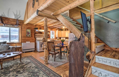 Knik-Fairview Cabina | 'Snowshoe Cabin' w/ Gas Grill: Fish & Hike!
