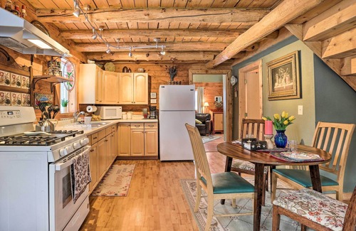 Knik-Fairview Cabaña | 'snowshoe Cabin' w/ Gas Grill: Fish & Hike!