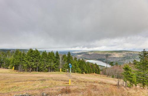 Snowshoe Apartamento | Snowshoe Condo with Mtn Views, Walk to Ski Lift