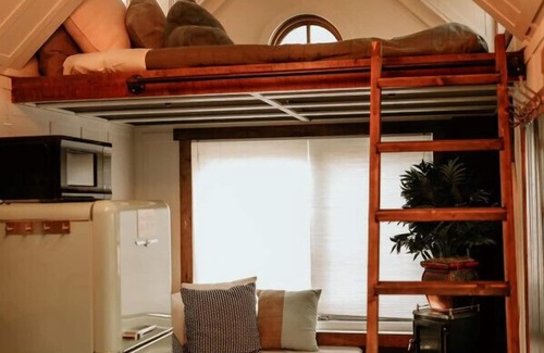 Drake Casa | Snowshoe Hare Tiny Home at The Woolly Bugger Inn