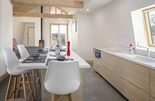 Avonside Apartamento | This beautiful self catered 2 bedroom Cabin sleeps four
