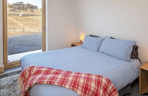 Avonside Apartamento | This beautiful self catered 2 bedroom Cabin sleeps four
