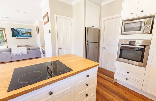 Hill Top Casa | Snowy Mountains Hideaway with plenty of space to relax after a day of adventure.