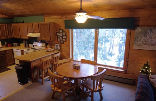 Bessemer Chalet De Esquí | Snowy Summit Ski Chalet- Where Mountain Memories Begin