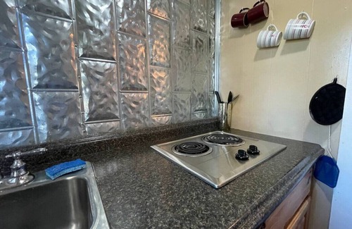 Pottsboro Cabina | Snug 2 Bed Cabin at Mill Creek Marina: Cabin 2