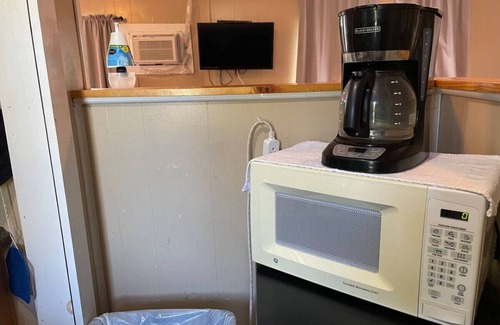 Pottsboro Cabina | Snug 2 Bed Cabin at Mill Creek Marina: Cabin 2