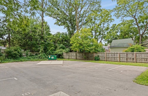 Ypsilanti Apartamento | Snug and Comfortable 1 RM Apt less than 10 miles to UM and 1 mile Walk to EMU