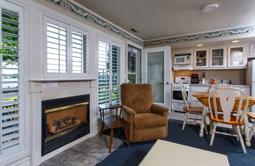 Sturgeon Bay Hotel | Snug Harbor Inn