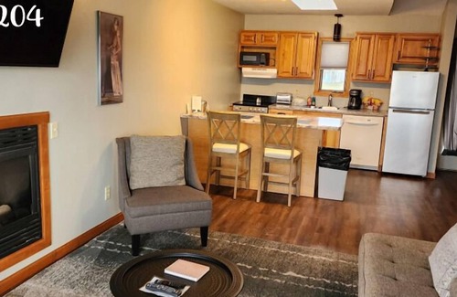 Sturgeon Bay Hotel | Snug Harbor Inn