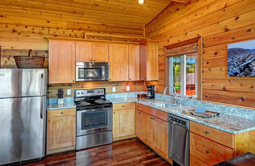 Friday Harbor Cabina | Snug Harbor Resort and Marina - Two Bedroom Water View Cabin, King Beds
