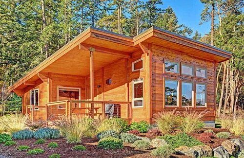 Friday Harbor Cabina | Snug Harbor Resort and Marina - Two Bedroom Water View Cabin, King Beds