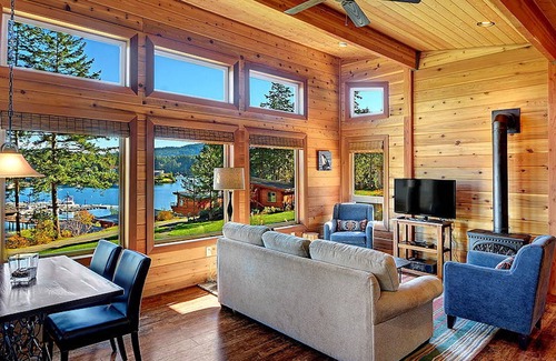 Friday Harbor Cabina | Snug Harbor Resort and Marina - Two Bedroom Water View Cabin, King Beds