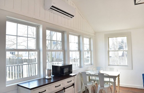 Snug Harbor Cabaña | Snug Harbor Waterfront Cottage Pet Friendly