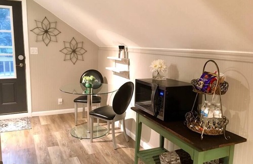 Long View Apartamento | Snug Studio Retreat- Near to Aviation museum and Highway