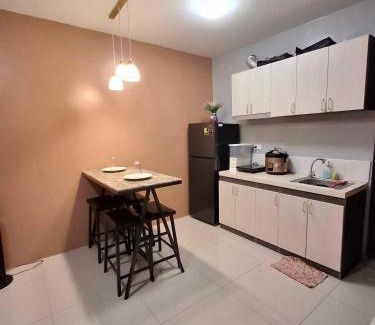 Lapu-Lapu Hotel | Snuggle in Bed near Mactan Airport