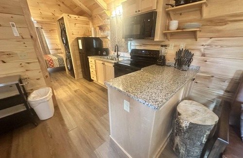 Union Mills Cabina | Snuggle Time -Hot Tub, Fireplace,Hiking,View,Near Asheville ,WiFi