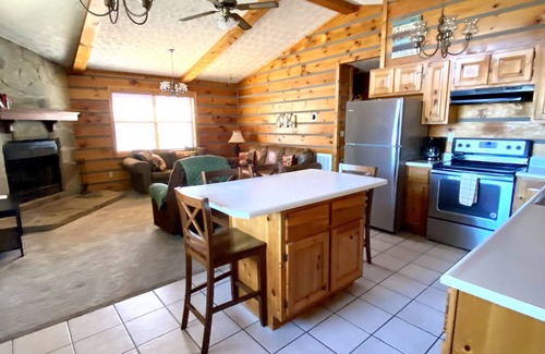 Cosby Cabina | Snuggled-In "A little cabin in the trees"