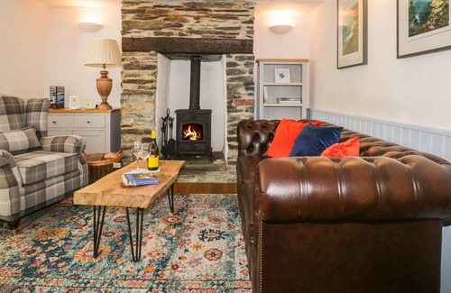 Delabole Cabaña | SNUGGLERS' COTTAGE, pet friendly, with open fire in Delabole
