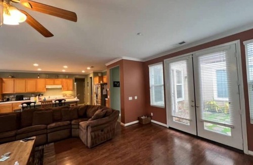 Highland Casa | So. Cal Living near Redlands- Beautiful 3,000 sq. ft. HOME - access to jacuzzi!