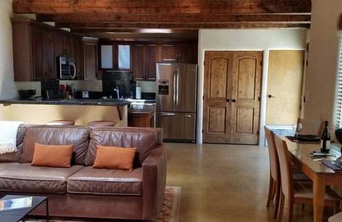 Downtown Santa Fe Casa | ¡Tan cerca! Perfect Southwest Casita 3 cuadras Plaza, 2 a O'Keeffe/Casita Ristra
