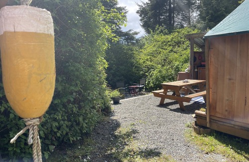 Ucluelet Alquiler De RV | So Damn Lucky Glamping