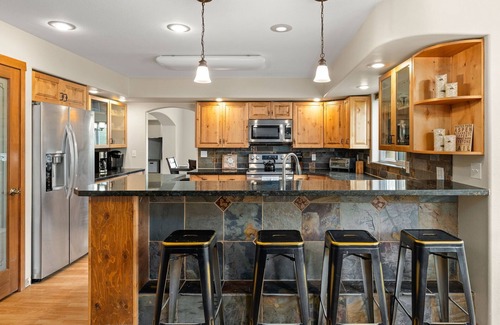 Fraser Casa | ¡Recientemente actualizado! ¡GRANDE! 6 BDRM, 3 salas de estar, sauna, jacuzzi, capacidad para 24!