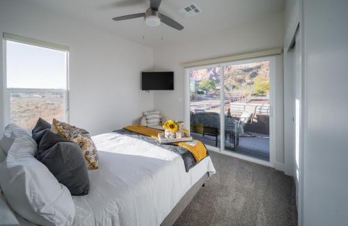Hildale Casa | So Zion Painted Desert-4Bed, 3Bath, Hot Tub, Deck