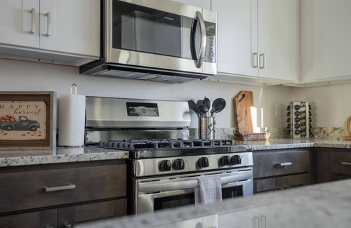 Hildale Casa | So Zion Painted Desert-4Bed, 3Bath, Hot Tub, Deck