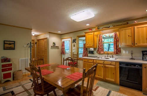 Mineral Bluff Cabina | Annie's Mountain Mist - Hot tub & Fireplace