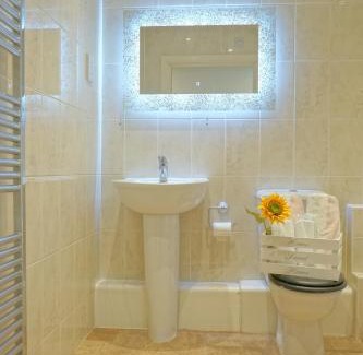 Castle Apartamento | Soak up the Light at a Soothing, Stylish Apartment in Swansea Marina