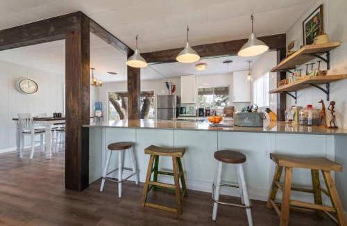 Oatmeal Casa | Soak up the Sunrise over the Hill Country Colorado River Valley