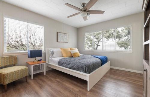 Oatmeal Casa | Soak up the Sunrise over the Hill Country Colorado River Valley