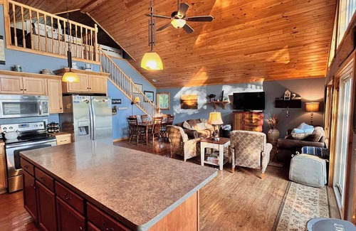 Irons Casa | Soaking Spot on Sand Lake, Irons