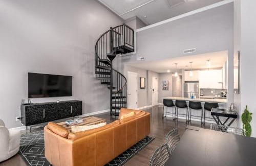 Over-the-Rhine Casa | Soaring 2-Bedroom Parkside Loft Walkable to it All