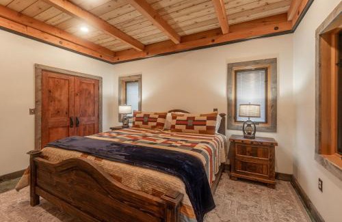 Livingston Casa | Soaring Eagle Guest Cabin