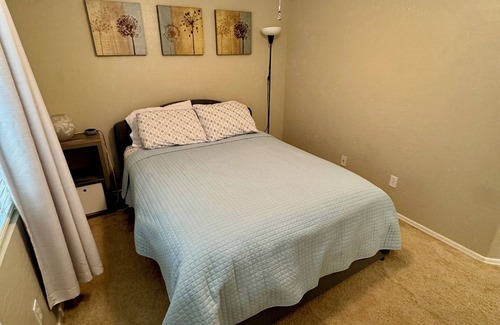Gilbert Casa | Soaring Loft - Gilbert Heritage District - Walkable to farmers market & shops