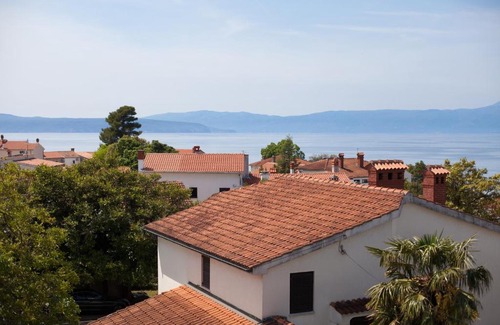 Njivice Apartamento | SOBA i TUŠ