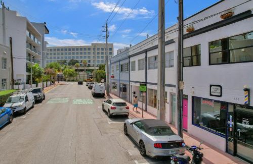 Flamingo/Lummus Apartamento | SOBE MONARCH-WALK TO THE BEACH - OCEAN DRIVE GOOD TIME HOTEL AND ANGLER HOTEL ACROSS THE STREET