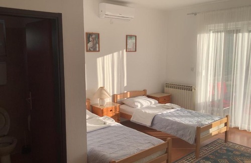 Siroki Brijeg Apartamento | Sobe Pipić