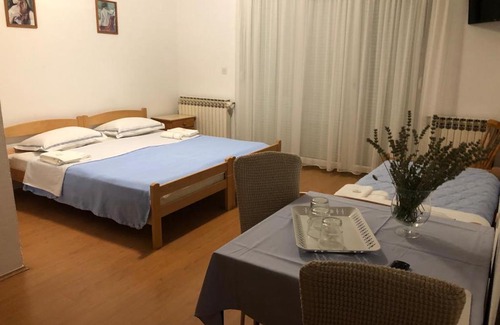 Siroki Brijeg Apartamento | Sobe Pipić