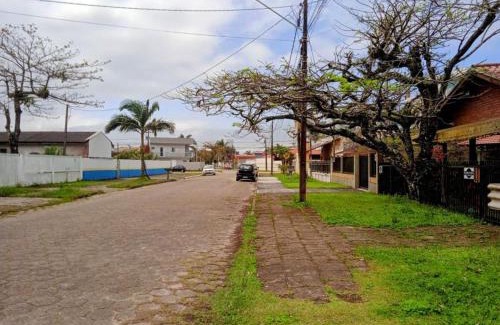 Guaratuba Casa | Sobrado aconchegante com Piscina Ar Condicionado 3 quartos a 150 metros do mar no Brejatuba