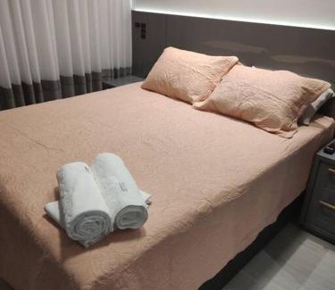 Picarras Casa | Sobrado com piscina, banheira e garagem coberta.