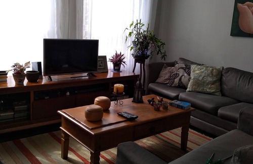Jordanopolis Casa | Sobrado Confortable con muy verde. Jardín en el lugar y plaza en frente.