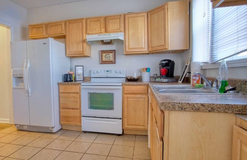 Meridian-Kessler Casa | SoBro Bungalow - Office - Free Parking