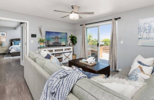 Central Escondido Casa | SoCal Charmer Oversized Saltwater Pool & Hot Tub